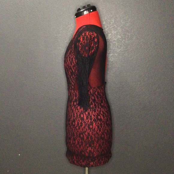 Mesh and lace dress - Picture 2 of 14